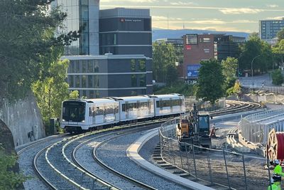 Mandag kveld ble det gjennomført vellykket testing av den nye skinnegangen mellom Brynseng og Høyenhall i Oslo. 