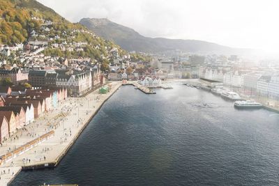 Politikerne i Bergen er ikke klare for å slutte å krangle om Bybanen. Når skal de utrede tunnel gjennom sentrum for tredje gang.