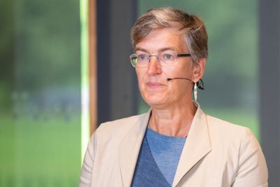 Miljødirektør Ellen Hambro oppfordrer politikerne til å få fart på klimatiltakene for å nå 2030-målene