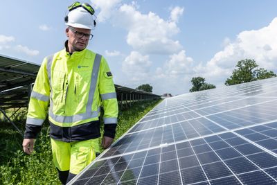 Statkraft har allerede bygget tolv solparker i Nederland og er i gang med å bygge ut 13 til. Det nyeste prosjektet skal kombinere solceller og landbruk.