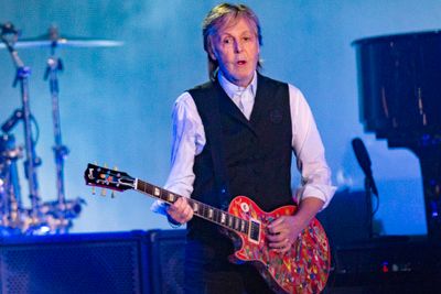 Paul McCartney på Glastonbury-festivalen i England i fjor sommer.