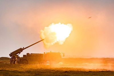 Danmark har donert 19 slike Caesar artilleriskyts til Ukraina og går nå sammen med Norge om å donere mer 155 mm-ammunisjon.
