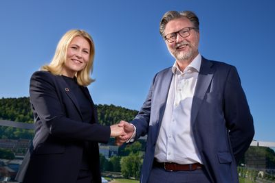 Randulf Grotle og norgessjef Kristine Dahl Steide i Microsoft Norge.