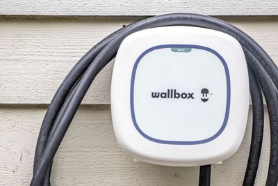 Wallbox Pulsar Max er en ladestasjon som kan det meste, og som leverer høy effekt.
