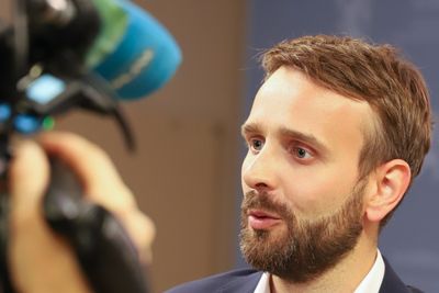 Næringsminister Jan Christian Vestre mener minst 30 prosent miljøvekting i anbud blir et viktig verktøy for det offentlige, som kjøper inn  for 740 milliarder kroner i året. 