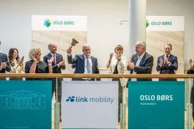 Link Mobility er notert på Oslo Børs. Bildet er fra da nåværende toppsjef Thomas Berge ringte i klokka for å markere noteringen i 2020.