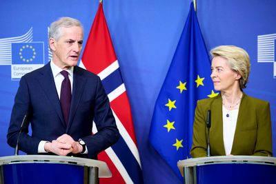 Statsminister Jonas Gahr Støre i møte med EU-kommisjonens leder Ursula von der Leyen.