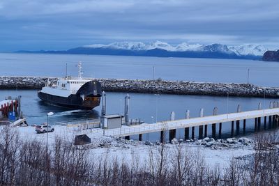 Selve fergekaien ble ferdigstilt i fjor høst. Nå er det landarealet som skal utbedres. 