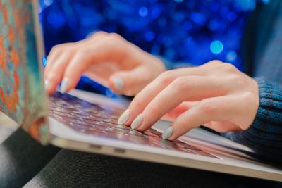 Mange administrative yrker med høy kvinneandel vil bli sterkt påvirket av kunstig intelligens.