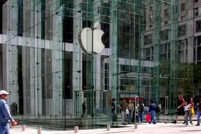  Apple skal kaste seg med i KI-valsen som Chat GPT startet. ifølge en ny rapport fra Bloomberg.