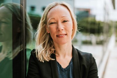 – Man lagrer der det er mest optimalt. Vi tenker ofte på disse strukturene bare som teknologi, men det ligger jo veldig mye makt i dem, sier Helle Sjøvaag, som er professor i journalistikk ved Universitetet i Stavanger.