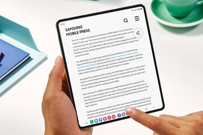 Lese dokumenter: Fold5 sin store skjerm gjør det lett å få oversikt og lese dokumenter