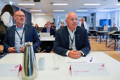 Konsernsjef i Equinor Anders Opedal (til høyre) får langt færre spørsmål om gassproduksjonen i år enn han gjorde for ett år siden, da gasskrisen i Europa var som verst. Her sammen med finansdirektør Torgrim Reitan på selskapets kvartalspresentasjon.