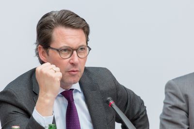Samferdselsminister Andreas Scheuers mislykkede bompengeprosjekt har påført tyske skattebetalere flere milliarder kroner i utgifter. 