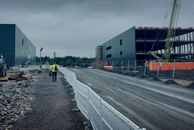 Green Mountain-sjef Svein Atle Hagaseth er trygg på at datasentrene tåler uværet. Bildet er fra mandag formiddag.