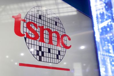 Logoen til Taiwan Semiconductor Manufacturing Company (TSMC) under en teknologimesse i Taipei i fjor.