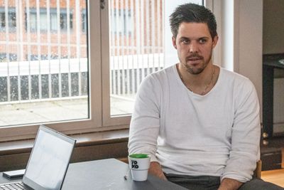 Easee-gründer Jonas Helmikstøl går av som sjef.