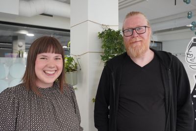 Mira Sjølie og Jan Schjetne i kontorlokalene til Oslo Origo.