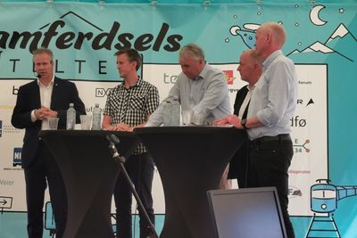 Samferdselsminister Jon-Ivar Nygård (Ap), Erling Sande (Sp), Trond Helleland, (H), Morten Stordalen, (Frp) og Lars Haltbrekken (SV)