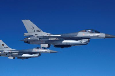 USA vil godkjenne at det blir sendt F-16-fly til Ukraina så fort opplæringen i bruken av dem er fullført. Flyene på bildet er nederlandske. 