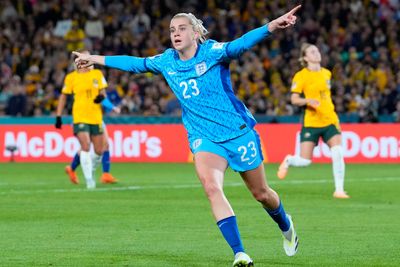 Englands Alessia Russo feirer etter scoring i semifinaen mot Australia i fotball-VM.