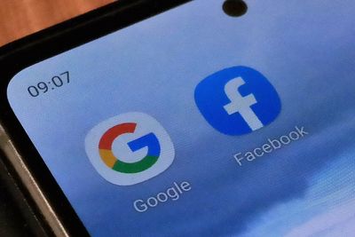 Facebook og Google betalte lite skatt til Norge i fjor.