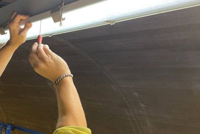 Nye LED-innsatser kan monteres i armaturhusene som allerede finnes i tunnelene. Den nye LED-belysningen gir 40-50 prosent mindre strømforbruk i forhold til de gamle lysstoffrørene.