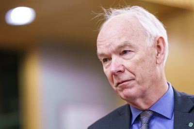 Sp-veteran Per Olaf Lundteigen mener partiet straffes i nord for regjeringens Melkøya-vedtak. 