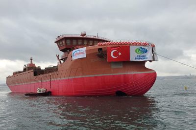 Seigrunn ble sjøsatt i Tyrkia tidligere i år. Brønnbåten er godt over 5000 bruttotonn og kommer derfor til å bli en del av klimakvotesystemet når den leveres.