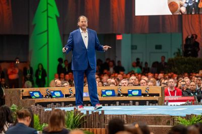 På den årlige Dreamforce-konferansen i San Fransisco lanserer Salesforce-sjef Marc Benioff gjerne årets nyheter. I 2023 handler mye om kunstig intelligens.