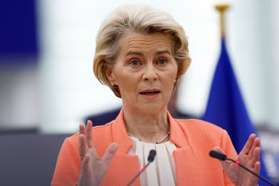 EU-kommisjonen vil få i gang et globalt panel som skal ha ansvar for at kunstig intelligens utvikles på en ansvarlig måte, sa Ursula von der Leyen, president i EU-kommisjonen, under sin årlige tale av EUs tilstand og unionens framtidsplaner og strategier. Talen ble holdt onsdag formiddag i Europaparlamentet i Strasbourg, Frankrike.