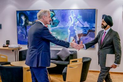 Statsminister Jonas Gahr Støre (Ap) møtte presidenten i Verdensbanken Ajay Banga i dag og lover ny støtte til Ukraina fra den norske staten.