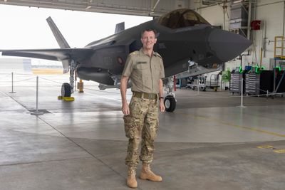 Prins Joachim av Danmark på besøk på Lockheed Martin-fabrikken før de fire F-35A-flyene skulle ferges over til Skrydstrup.
