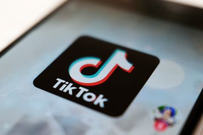 – Vi sier oss respektfullt uenige i avgjørelsen, spesielt den uforholdsmessige størrelsen på boten, sier Tiktok i en uttalelse.