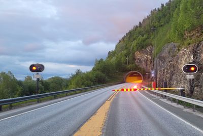 Vegvesenet stenger to tunneler på E39 mellom Klett og Bårdshaugen til helga. Bildet er fra Storsandtunnelen hvor arbeidet snart er ferdig.