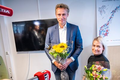 Ola Borten Moe måtte takke for seg 4. august, mens partifelle Sandra Borch overtok statsrådsstolen. Hun fikk dermed også æren av å åpne Norsk nukleært forskningssenter kort tid etter.