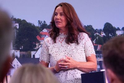 Birgitte Engebretsen, administrerende direktør i Telenor Norge, ønsker ikke å vente til 2025 med å få ny regulering av bredbånd, her fotografert i DN-teltet under Arendalsuka 2023.