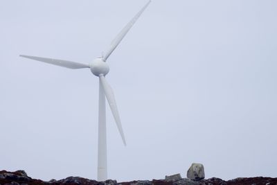 Denomdiskuterte ordningen med om grunnrenteskatt på landbasert vindkraft trer i kraft fra nyttår.