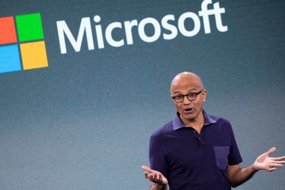 Microsoft-sjef Satya Nadella har fått et skattekrav i fanget.