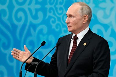 Russlands president Vladimir Putin nekter for at Russland har noe å gjøre med skadene på gassrørledningen Balticconnector i Finskebukta..