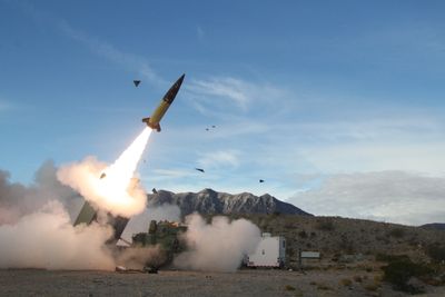 Dette er fra skarpskyting på skytefeltet White Sands i New Mexico i desember 2021, som handlet om å verifisere at de eldste ATACMS-missilene fungerer som de skal.