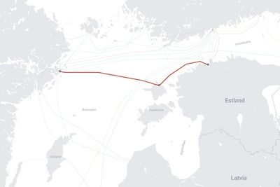 Det er Arelions EE-S 1-kabel mellom Stavsnäs i Sverige og Tallinn i Estland som er skadet. Skaden befinner seg på estisk side av Østersjøen.