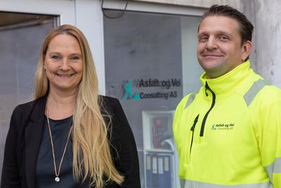 Helene Olsrud og Kenneth Arvlund driver laboratorie- og kunsulentvirksomhet for å hjelpe asfaltbransjen med kvalitetskontroll.