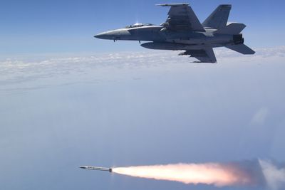 Northrop Grumman og US Navy gjennomfører det fjerde testslippet av AGM-88G (AARGM-ER) fra et F/A-18F Super Hornet over Point Mugu Sea Range utenfor californiakysten 30. november 2022.