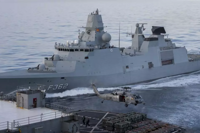 Sjøforsvaret er i dag avhengig av satellitter for å kunne navigere, blant annet her på den danske fregatten Peter Willemoes.