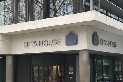 Esa holder til i Efta House i Brussel. Norge ligger ikke en gang an til å nå «det gamle målet» på 40 prosent kutt innen 2030, ifølge Esa.