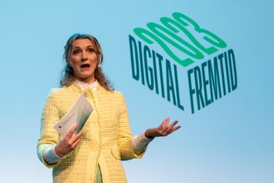 Digitalminister Karianne Oldernes Tung har fått ansvaret for politikken som skal forme Norges digitale fremtid. Hun tror bredbåndmålet nås innen 2025.