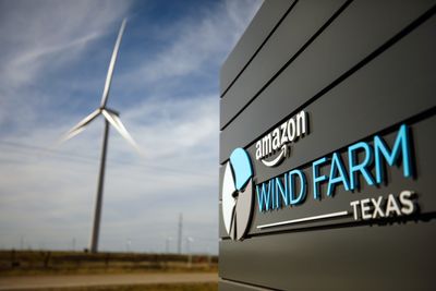 Netthandelsselskapet Amazon øker satsingen på fornybar energi med et nytt vindkraftanlegg i India. Selskapet har nå 206 prosjekter i USA5, her fra et anlegg i Texas.