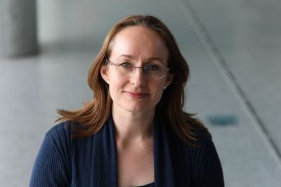 Førsteamanuensis Leonora Onarheim Bergsjø ved Høgskolen i Østfold deltar i et ENACT-prosjektet, som skal utvikle et prosessverktøy for etisk risikovurdering av kunstig intelligens i praksis.