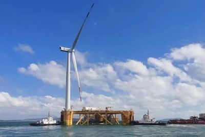 Shanghai Electric melder at de har bygget en kombinert havvind-, havbruk- og solcellerigg. 